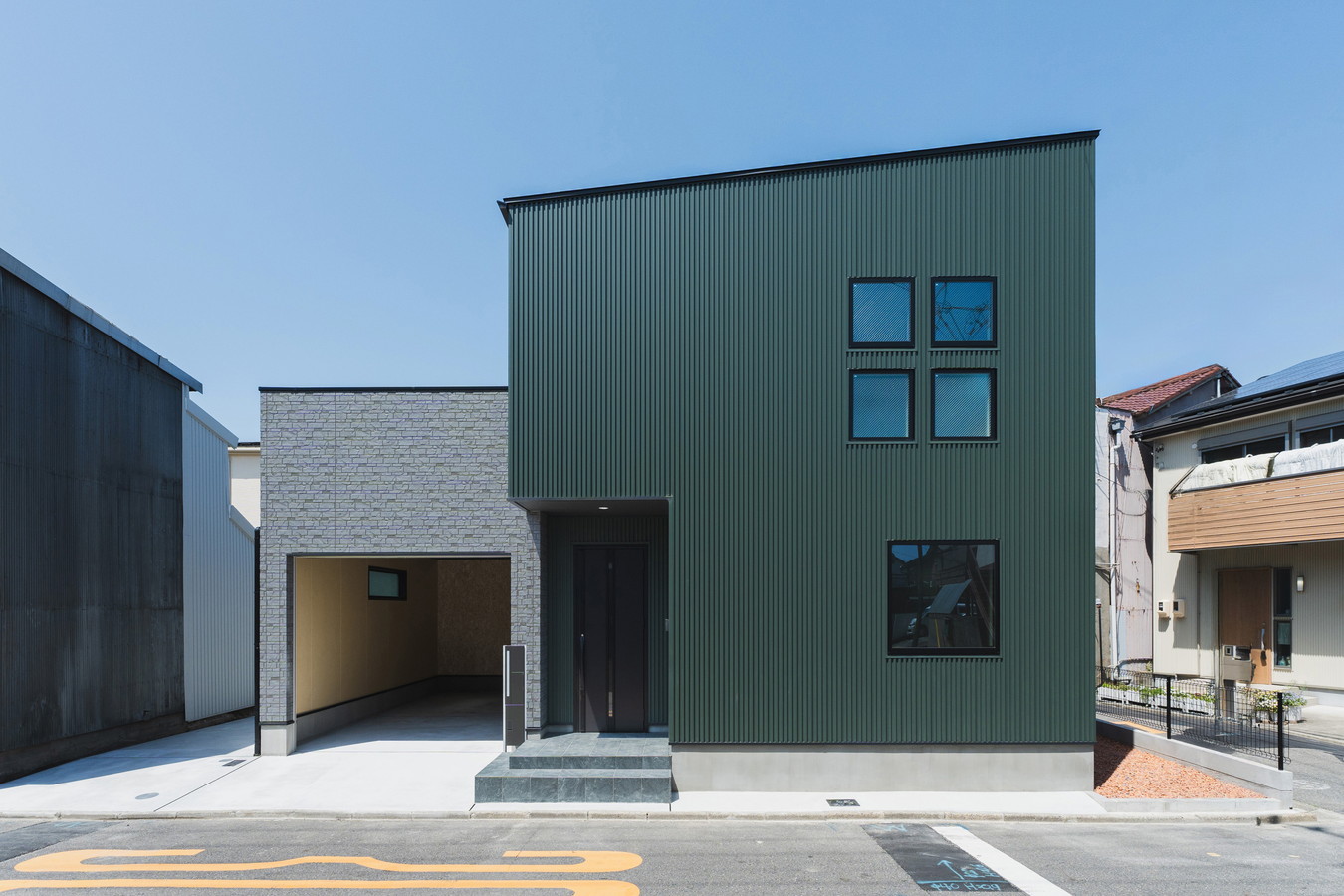 ビルトインガレージのよくある後悔とは?対策方法と事例をご紹介 アイキャッチ画像