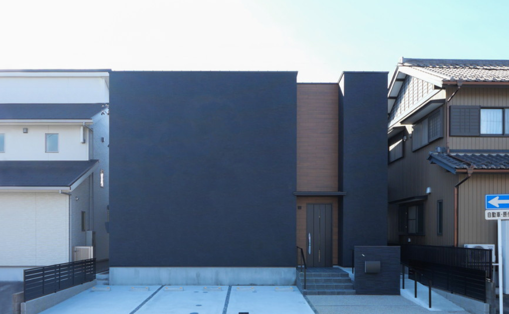 二世帯で暮らす総タイル張りの温もりのある家 アイキャッチ画像