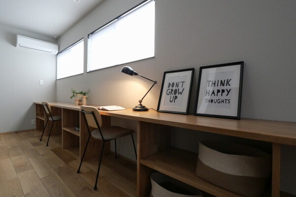 【2畳前後】コンパクトな書斎スペースをつくる際のポイント!レイアウトや注意点など アイキャッチ画像