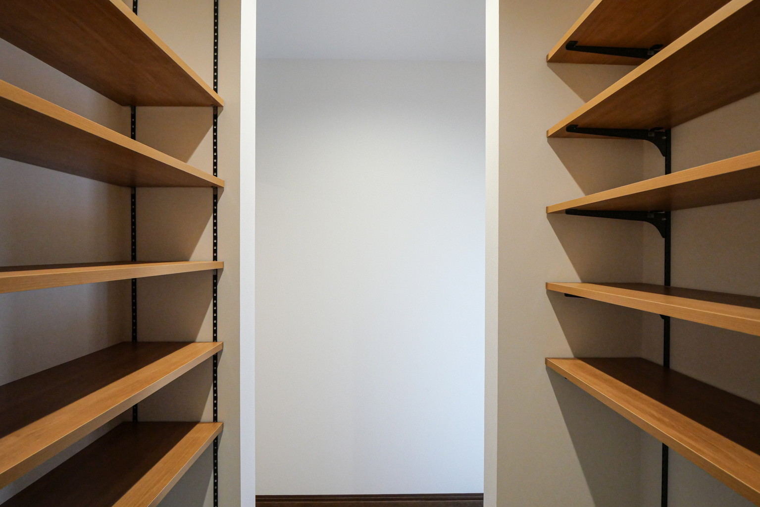 シューズクロークの種類と間取りの考え方とは?暮らしやすい玄関をつくろう アイキャッチ画像