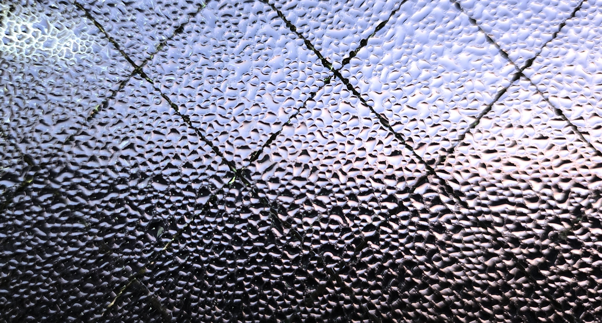 結露防止のアイデア!100均でできるものから本格的な内容まで・放置のリスクも アイキャッチ画像