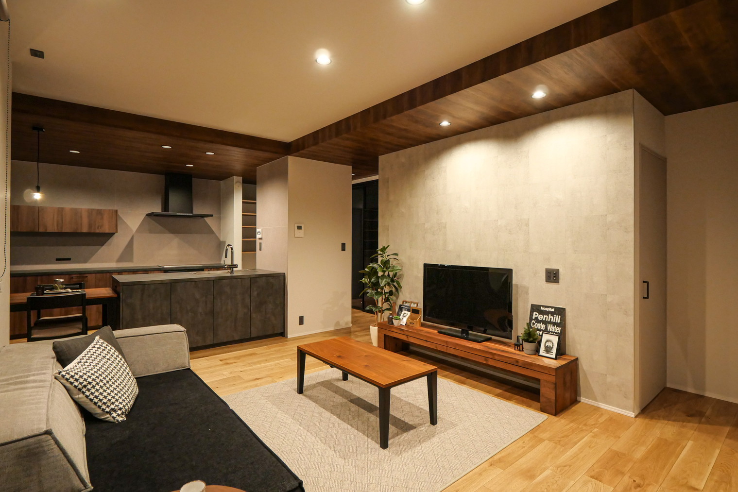 クールと落ち着きが同居する住まい。こだわりを重ねて叶えた、理想の家 アイキャッチ画像