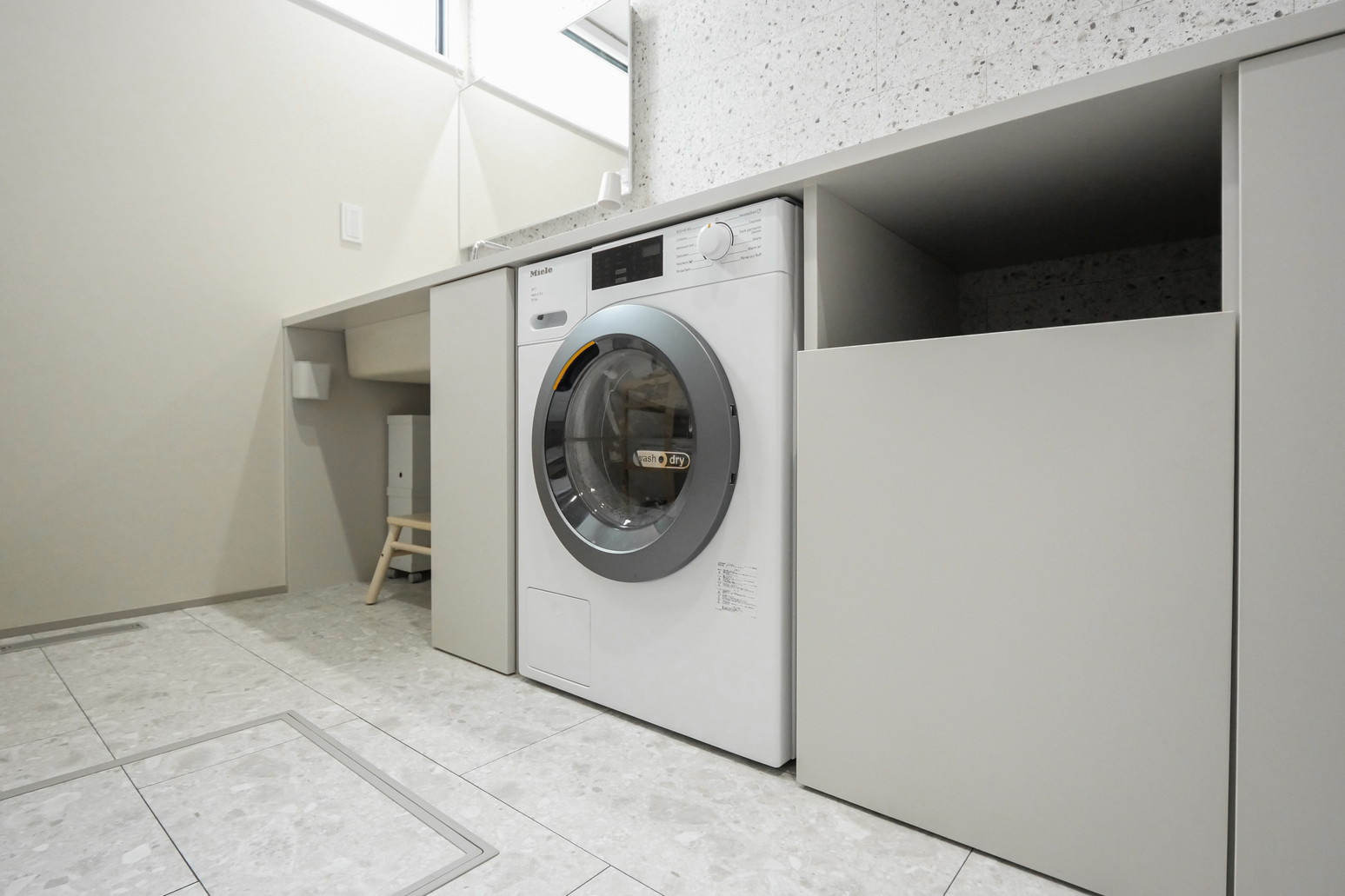 ランドリールームの収納アイデア!何を入れる?カビ対策の方法は? アイキャッチ画像